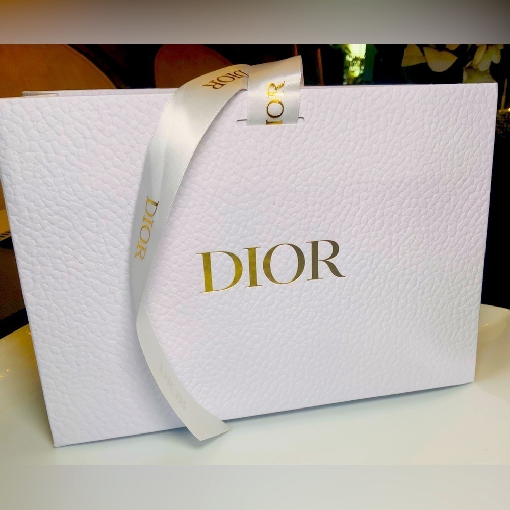 Christian Dior Logo White Pebble Paper Gift Shopping Bag 8x 5.5”x3” Small NWOT